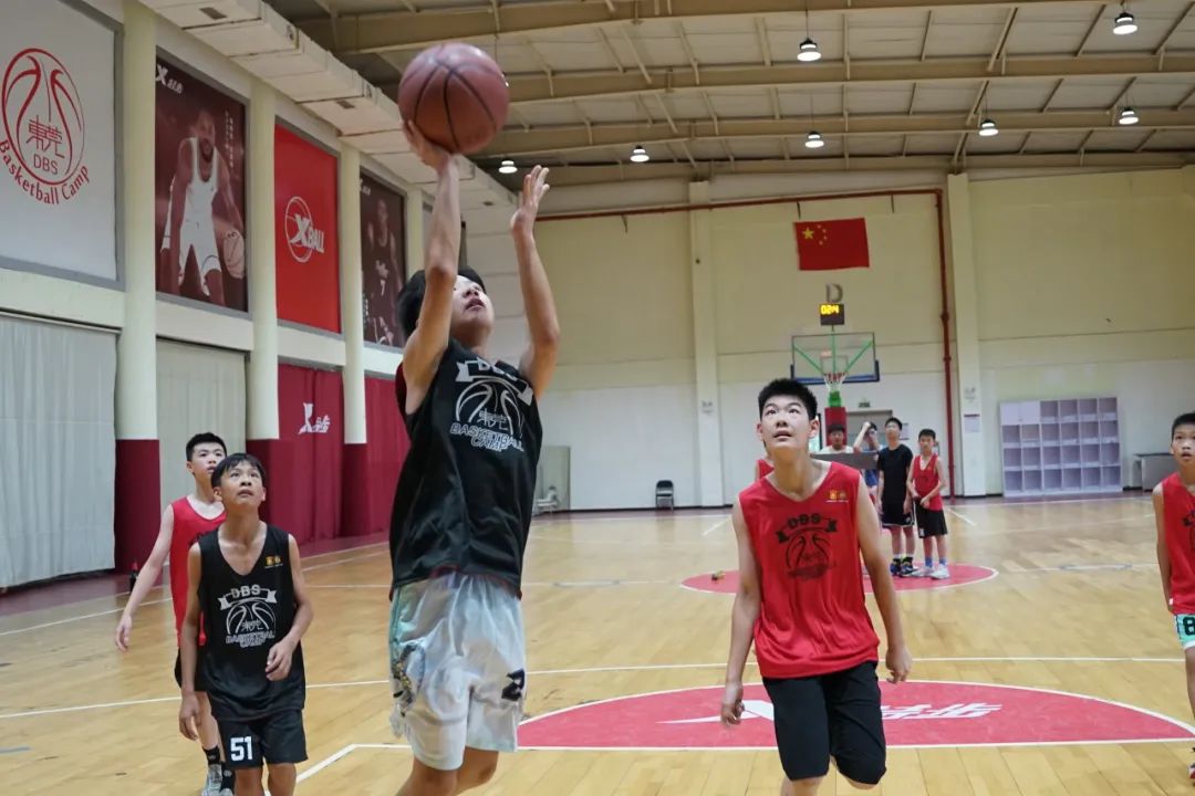 篮球训练营圆满结束，学员成绩有所提高的简单介绍