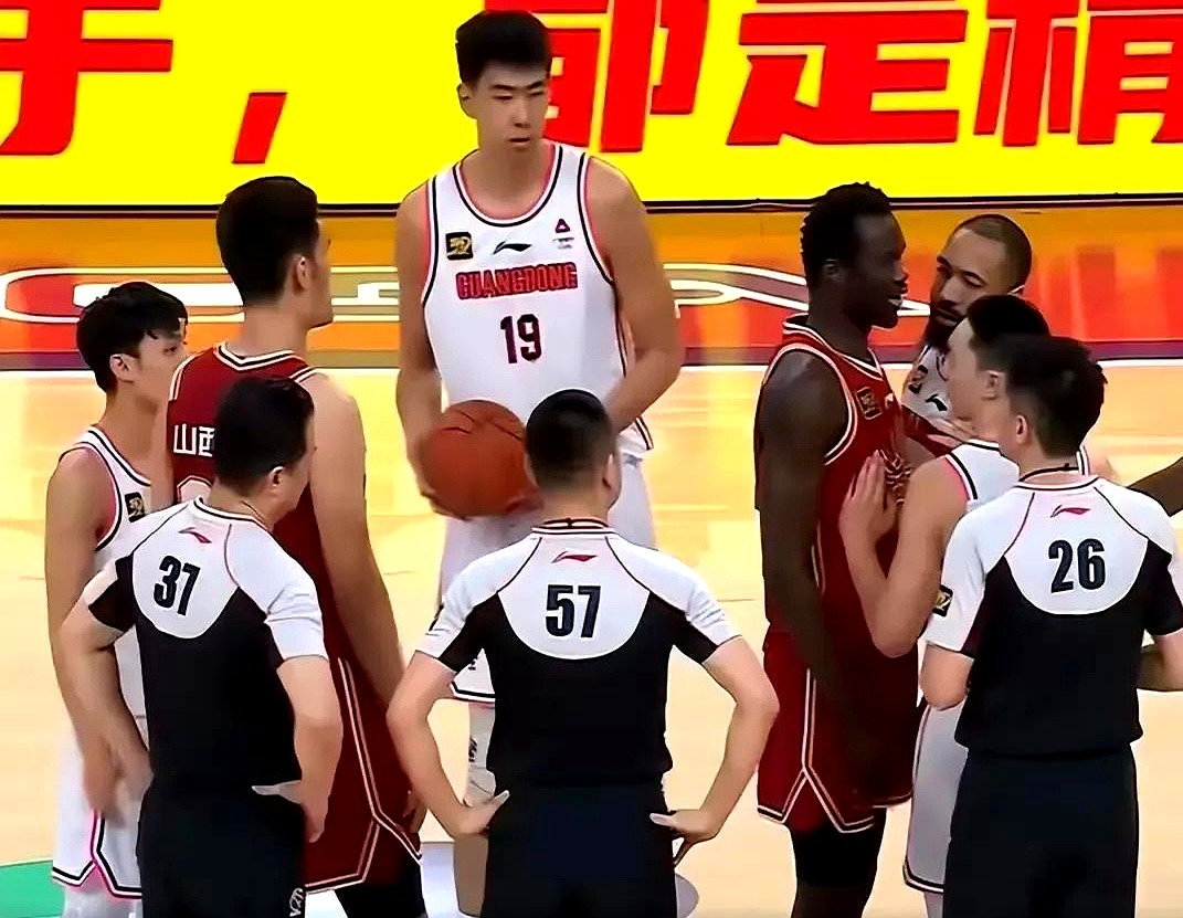 九游娱乐网站-评判公正：比赛中裁判的判罚是否公正