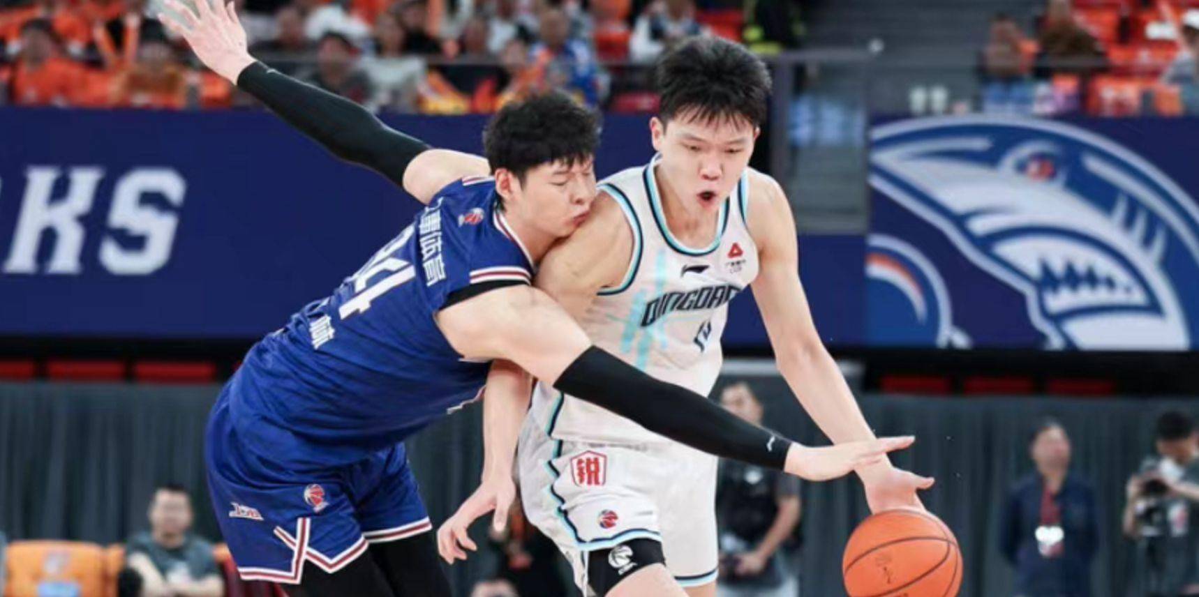上海男篮全力争取决胜局，全队团结拼搏打出好表现的简单介绍