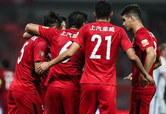 包含上港主场轻松击败鲁能，反弹势头明显的词条