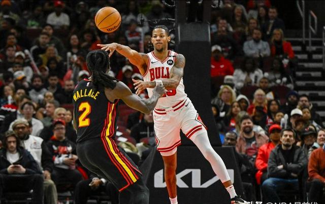 九游娱乐官方-关于NBA球员在场上的精彩表现赢得观众喝彩的信息